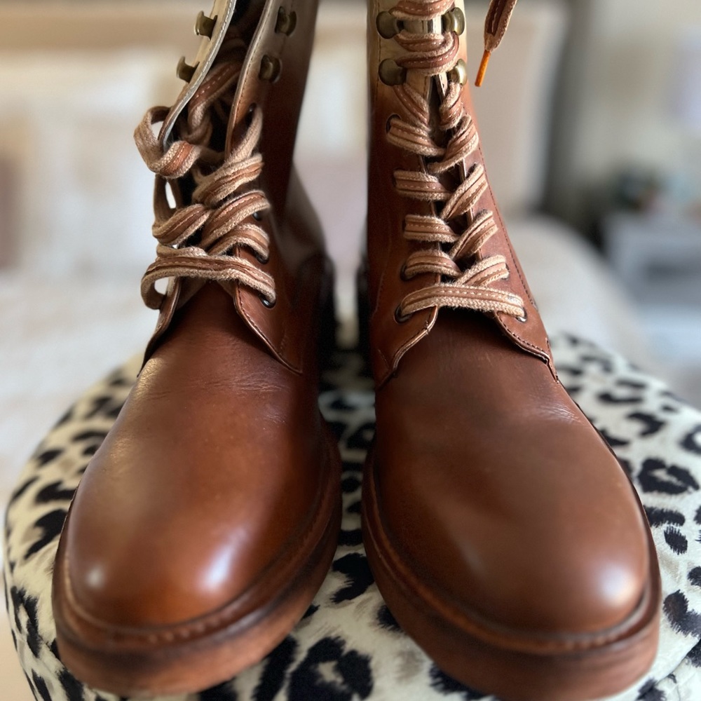 Vintage Foundry Co. ombré down and cream boots. Women’s size 10. Unworn